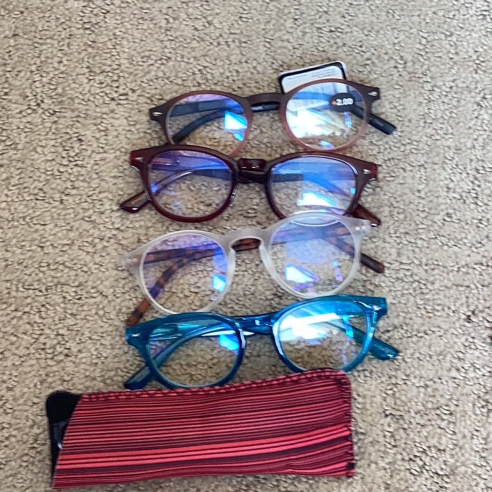 Set of Five Stylish Glasses with Case
